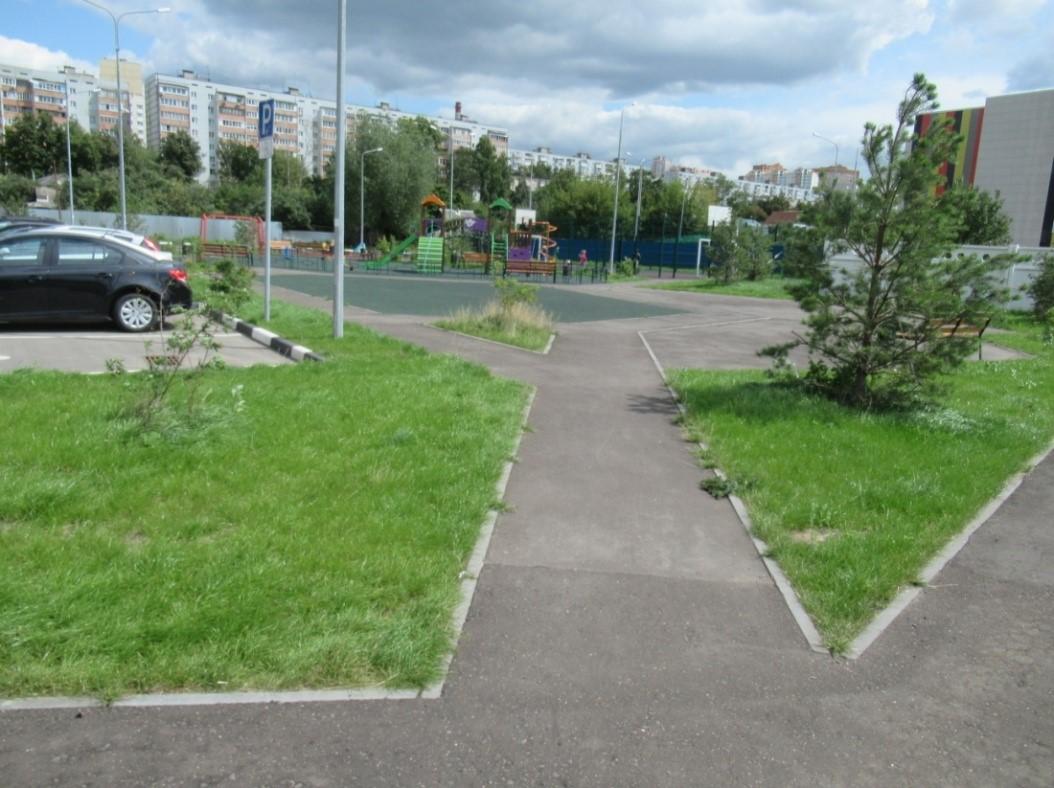 Общий вид объекта со стороны дома №5 Общий вид объекта со стороны дома №5