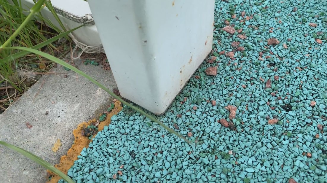 Пена потемнела и разрушается Пена потемнела и разрушается