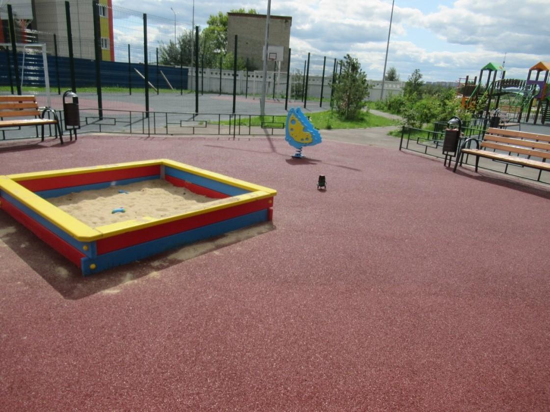 Покрытие детской площадки с песочницей Покрытие детской площадки с песочницей