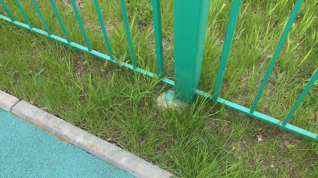 Пена на бортовом камне Пена на бортовом камне