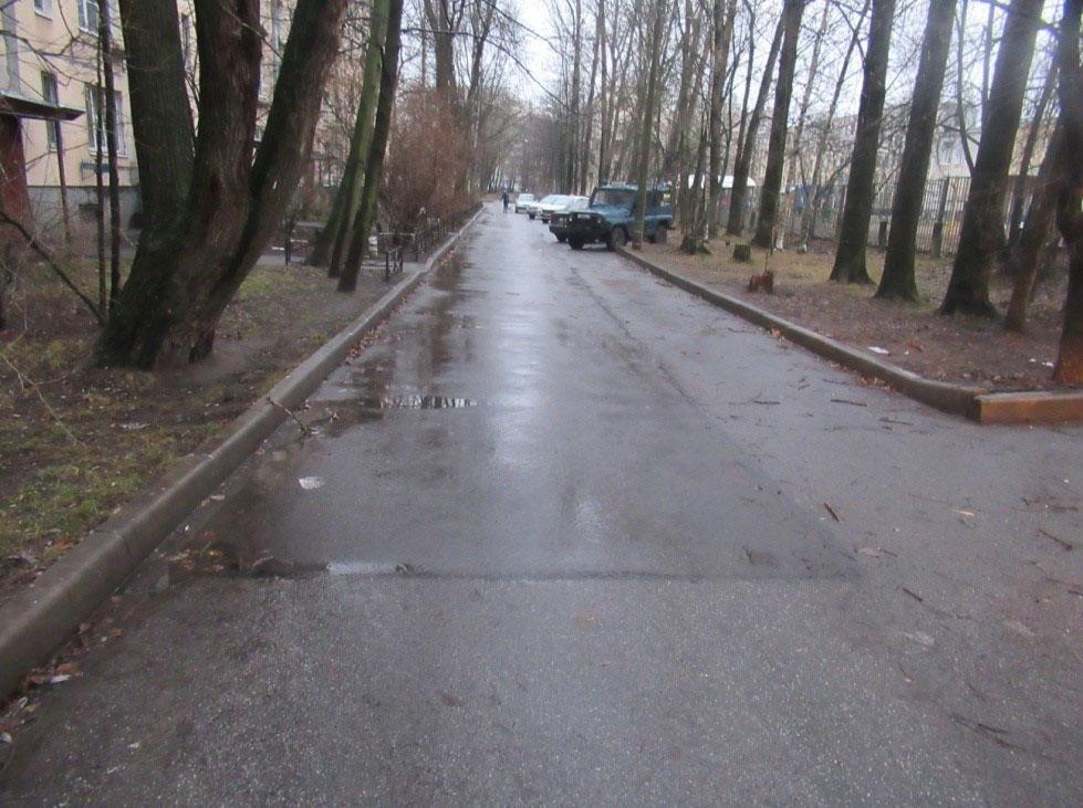 Отремонтированный внутридворовой проезд Отремонтированный внутридворовой проезд