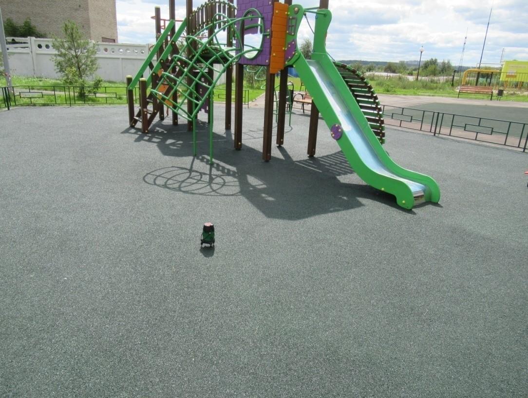 Контрольные измерения на детской площадке Контрольные измерения на детской площадке