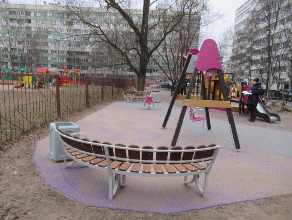 Неровность на газоне Неровность на газоне