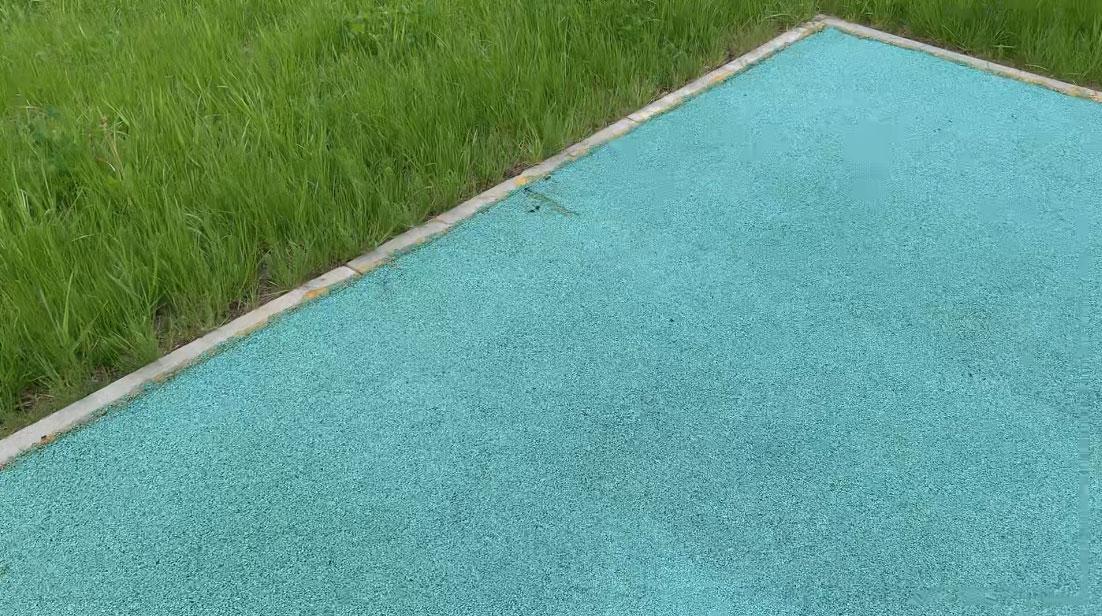 Разрыв покрытия от бортового камня Разрыв покрытия от бортового камня