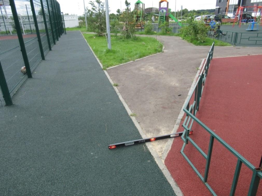 Асфальт ниже бордюра Асфальт ниже бордюра