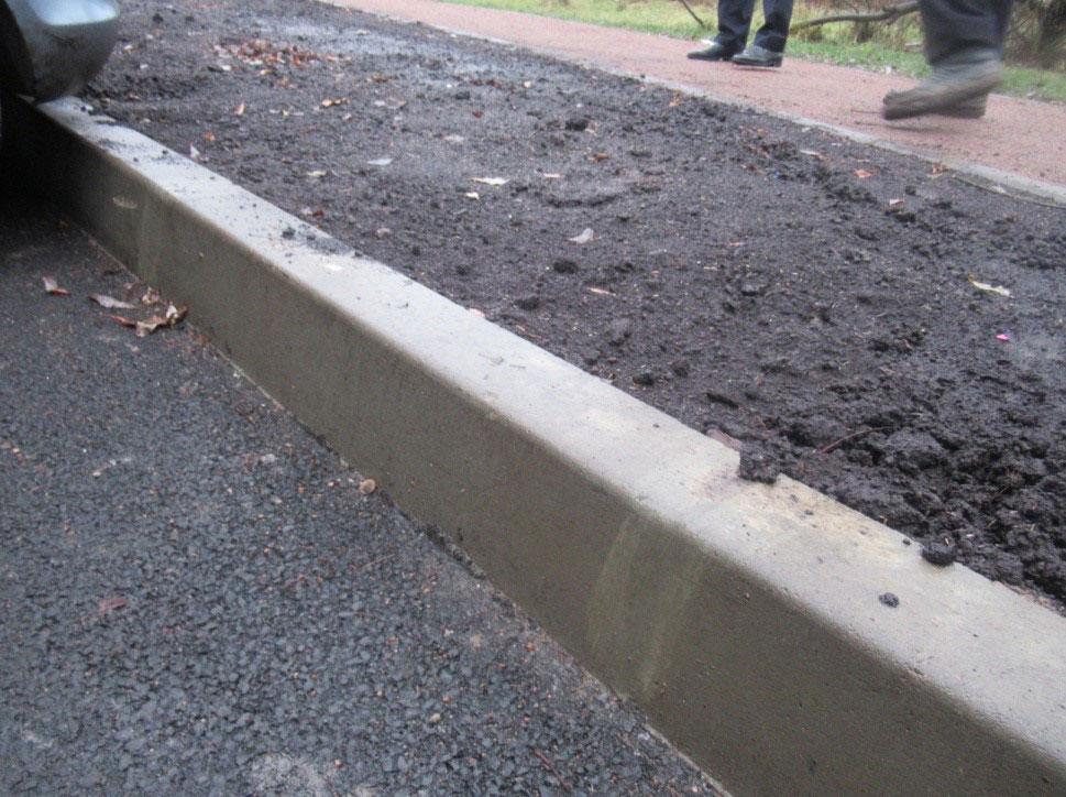 Шов бортового камня после исправления Шов бортового камня после исправления