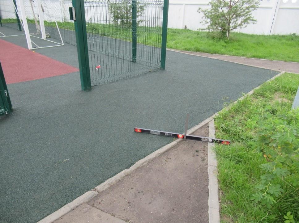 Участок ремонта ниже бордюра Участок ремонта ниже бордюра