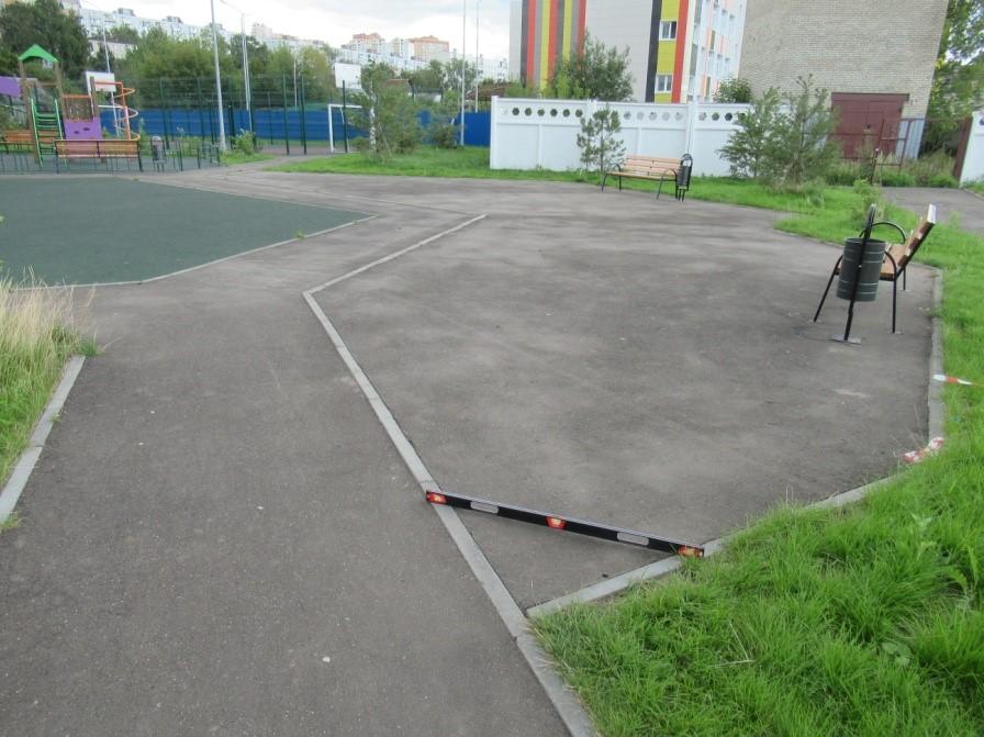 Отметки асфальта ниже бордюра Отметки асфальта ниже бордюра