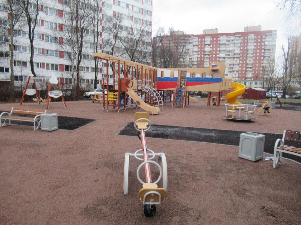 Газон после выравнивания Газон после выравнивания