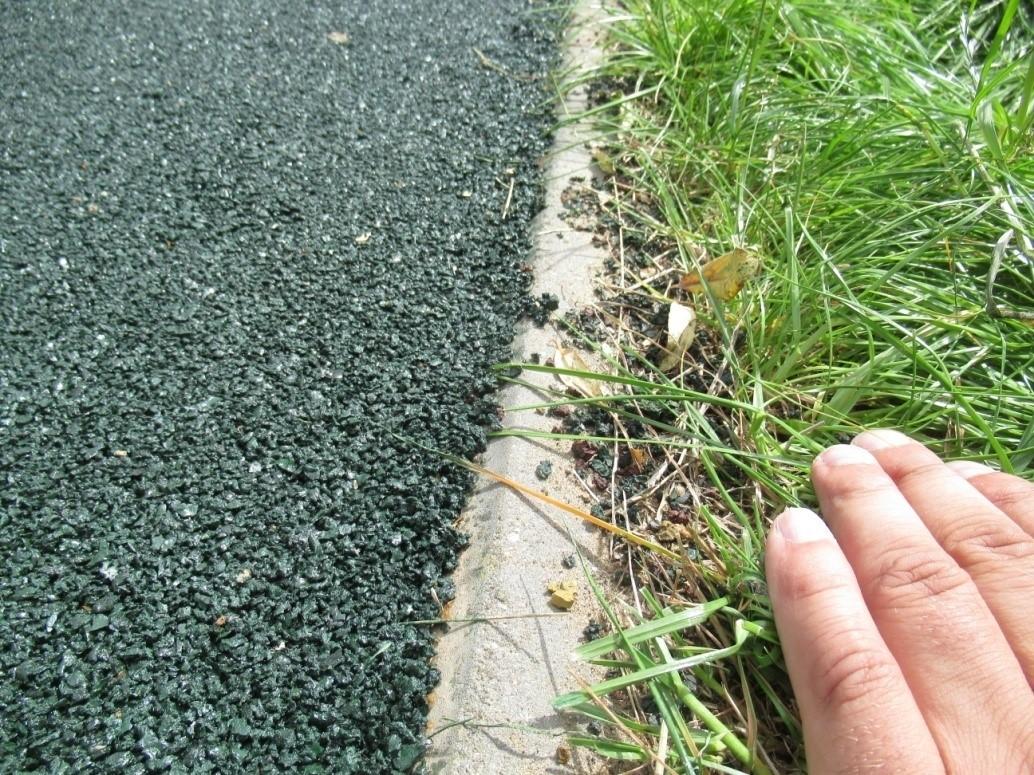 Примыкание с прилипшей травой Примыкание с прилипшей травой