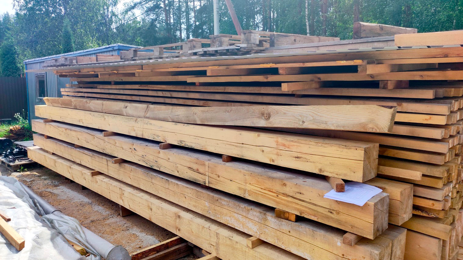 Пиломатериалы перед экспертизой качества по спору о некачественной поставке